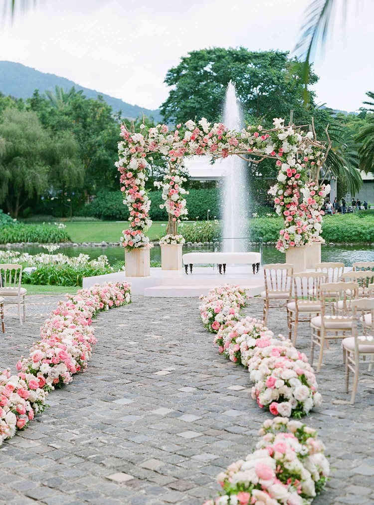 aisle decor